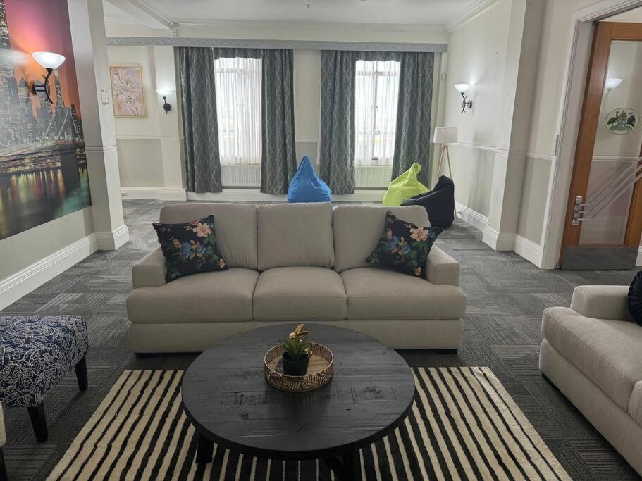 4 Large Bedroom Apartment In The City Hastings Exteriör bild