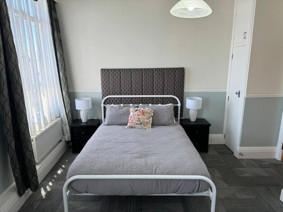 4 Large Bedroom Apartment In The City Hastings Exteriör bild